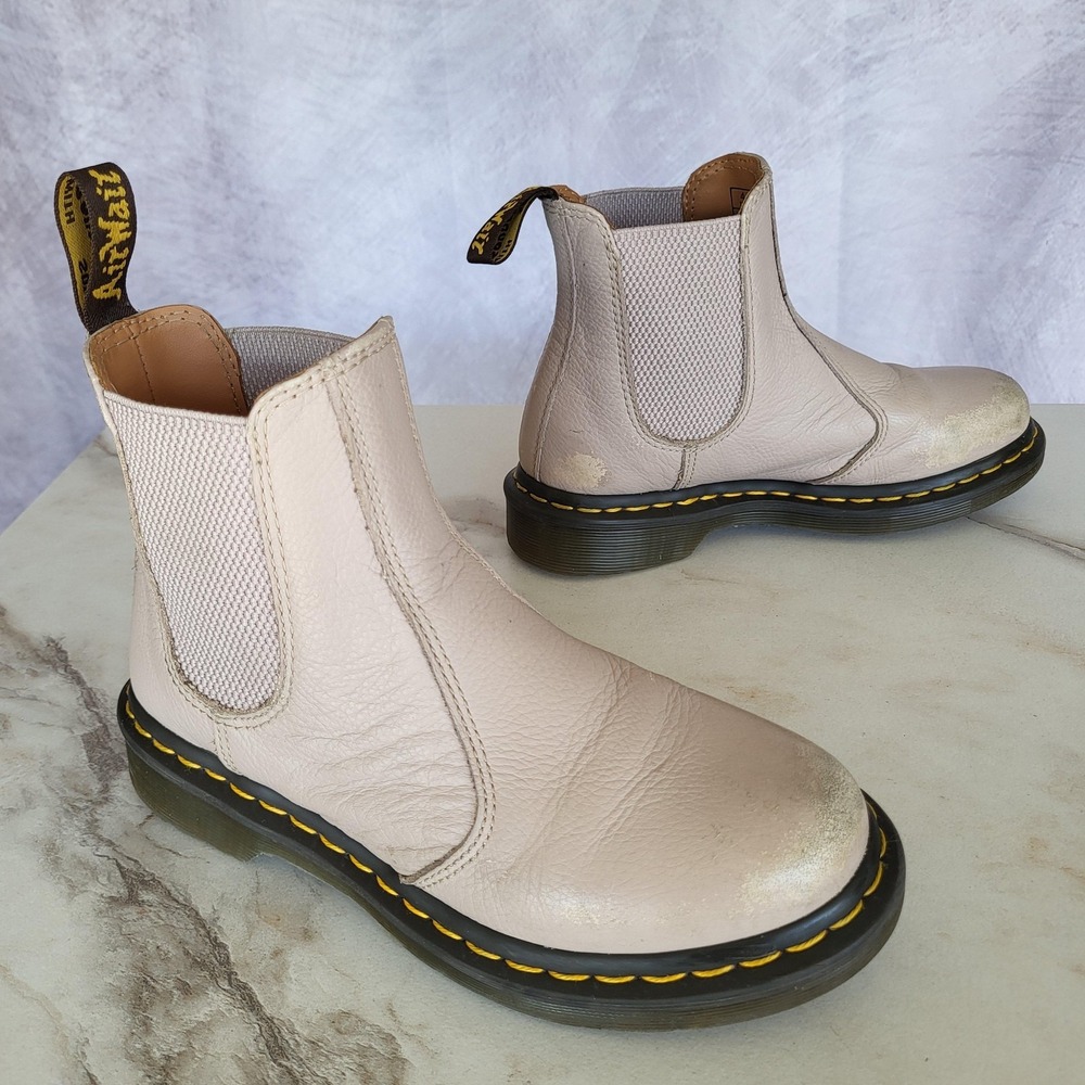 Dr Martens 2976 Boots Womens Size 6 Beige Leather Chelsea Ankle Pull On